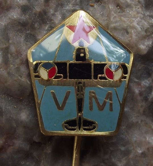 Army Museum of Czechoslovakia Communist Red Star Maces Aircraft Pin Badge - Badgecrazy