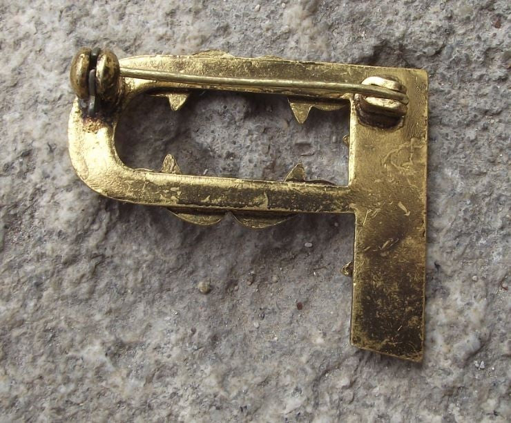 Ornate Beautiful Capital Letter P with Flower Leaf Design Metal Brooch Pin Badge - Badgecrazy