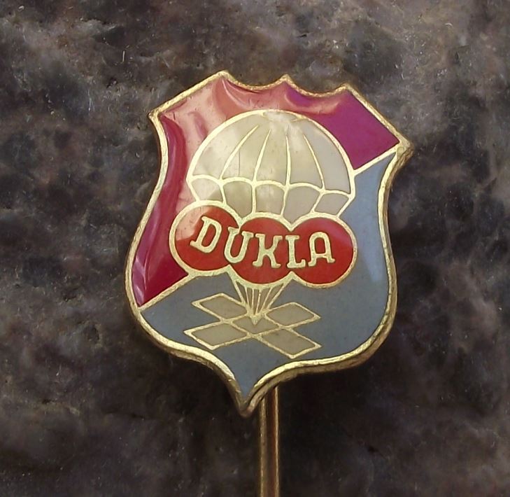 Dukla Czech Parachuting Skydiving Club Members Parachute Crest Pin Badge - Badgecrazy