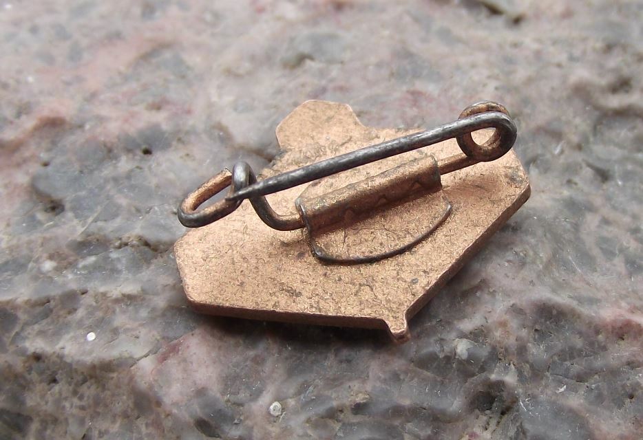 Antique Fortschritt East German DDR Combine Harvester Tractor Farming Pin Badge - Badgecrazy