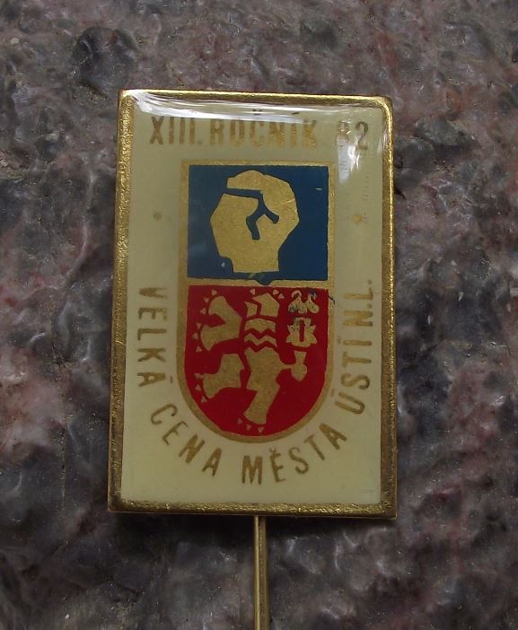 1982 Czechoslovakia Boxing Title Fight Usti nad Labem Glove Lion Pin Badge - Badgecrazy