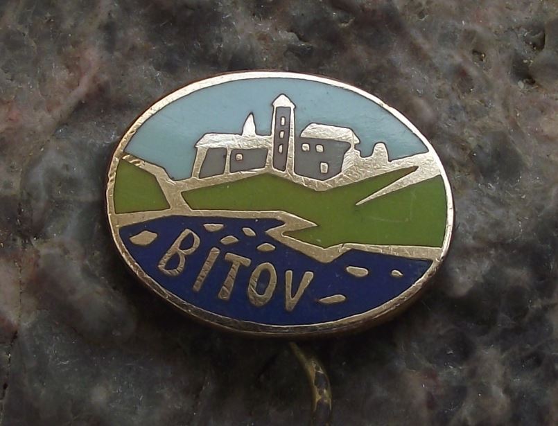 Antique Bitov Hill Castle Znojmo Czech Tourist Visitor Souvenier Pin Badge - Badgecrazy