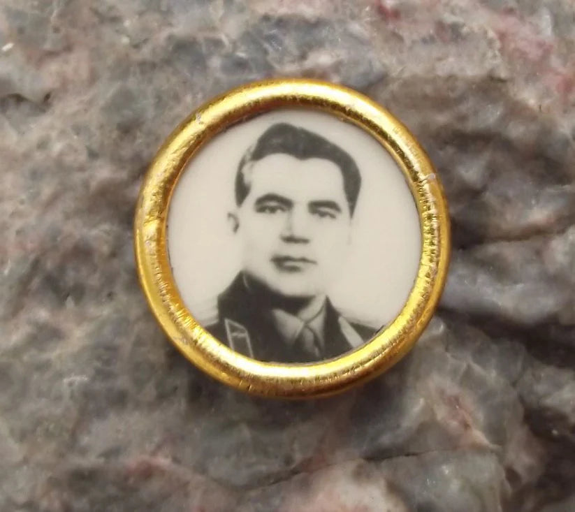 1962 Pavel Popovich Vostok 4 Soviet Space Pioneer Astronaut Photograph Pin Badge - Badgecrazy