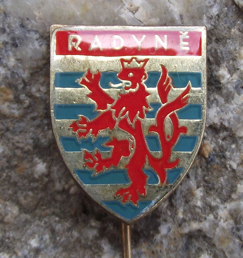 Antique Radyne Red Rampant Lion Coat of Arms Heraldic Crest Pin Badge - Badgecrazy