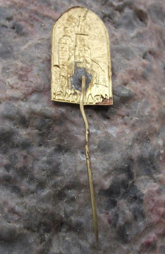 Vintage Krakow St Mary's Basilica Church Towers City Tourist Souvenier Pin Badge - Badgecrazy