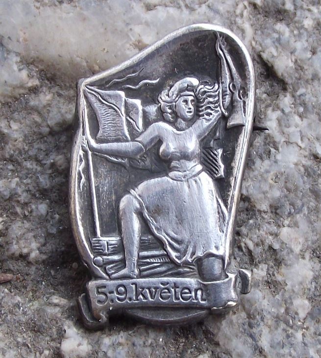 Antique Prague Uprising Czech Woman Waving Flag 5th 9th May 1945 Pin Badge - Badgecrazy
