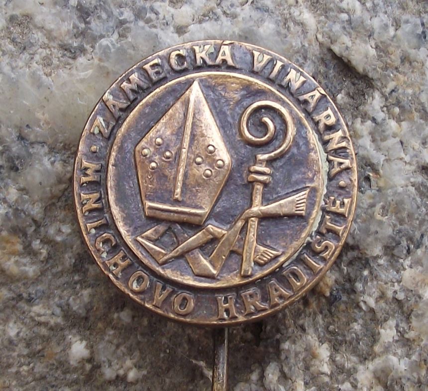 Antique Palace Vineyard Czechoslovakia Mnichovo Hradiste Pin Badge - Badgecrazy
