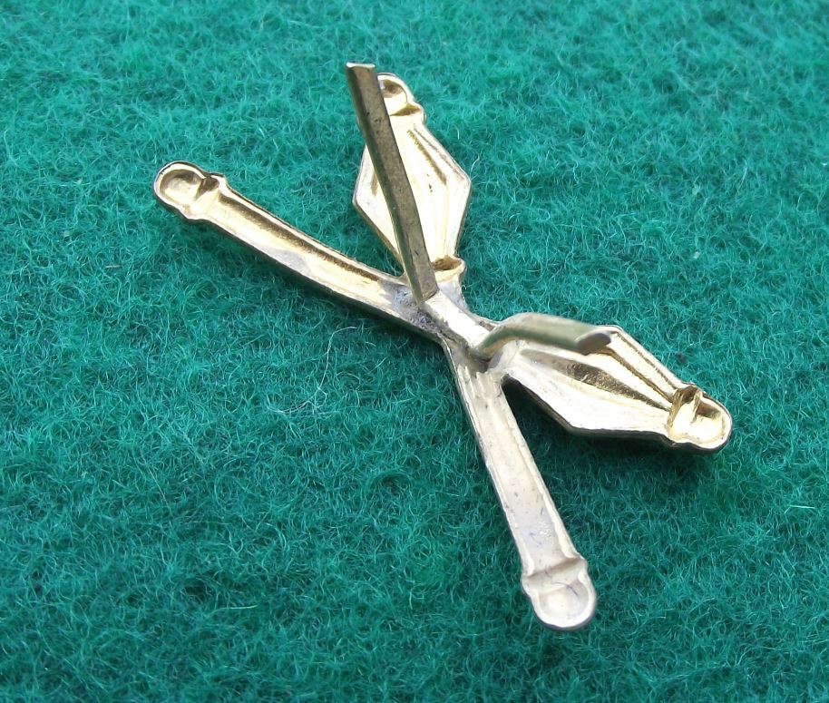 Czechoslovakia Army Uniform Badge Military Crossed Maces Division Pin Badges - Badgecrazy