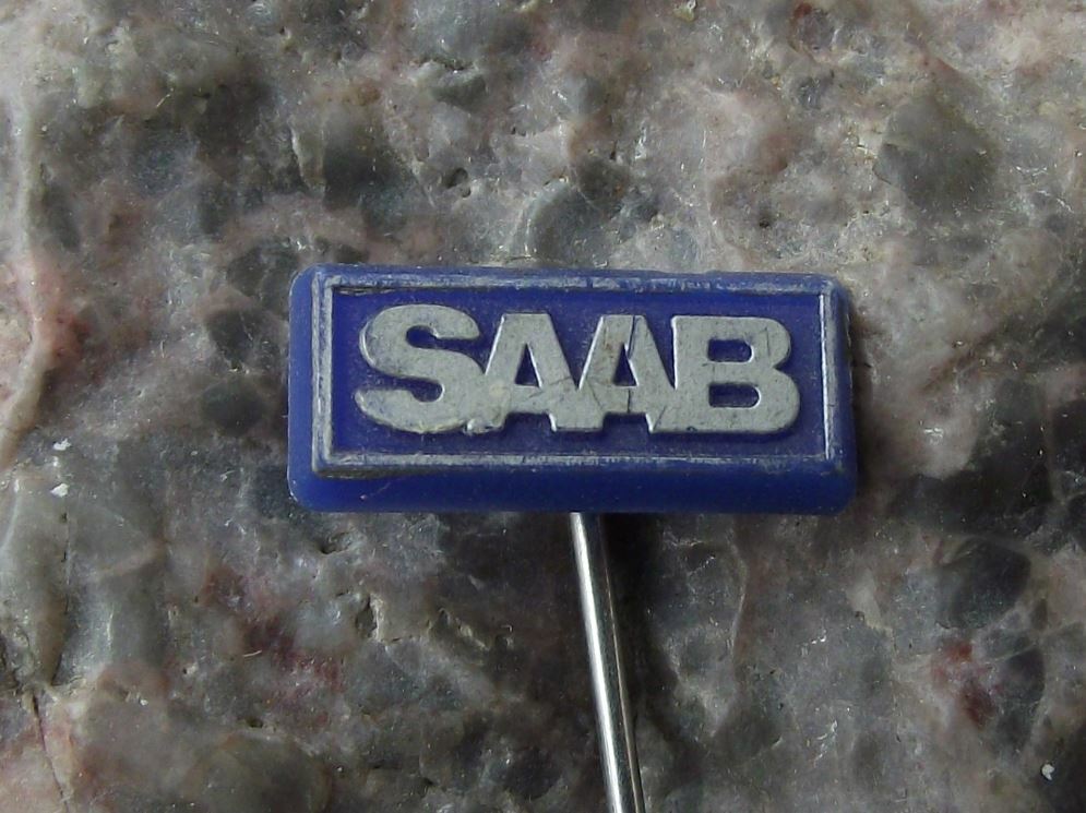 1974 Blue Plastic SAAB Swedish Automobiles Car Aircraft Maker Sweden Pin Badge - Badgecrazy