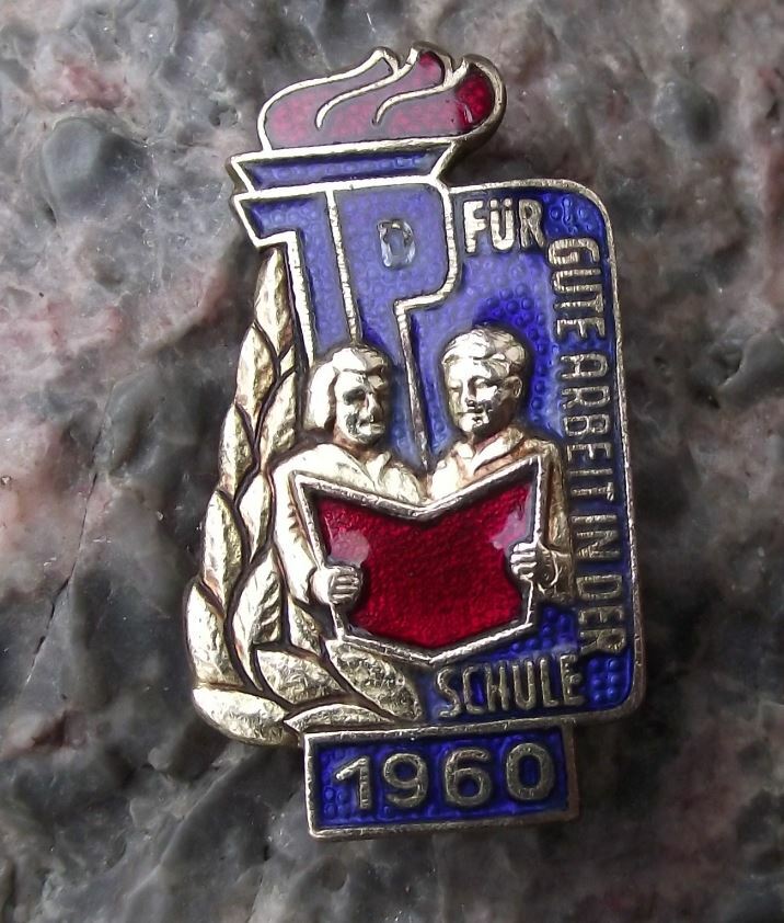 1960 Thalmann Pioneer Gute Arbeit Schule Good School Work Award DDR Pin Badge - Badgecrazy