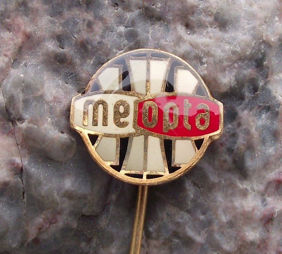 Meopta Camera Lens Photography & View Master Company Art Design Pin Badge - Badgecrazy