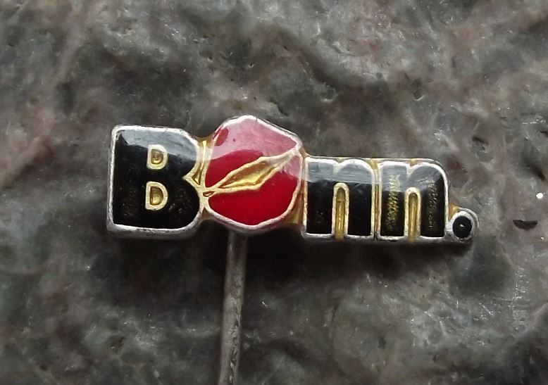 Bonn Former Capital of East Germany DDR GDR German Tourist Lips Kiss Pin Badge - Badgecrazy