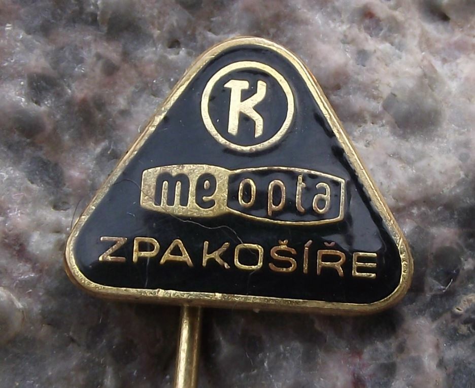 Meopta Camera Viewmaster Firm Zpakosire Factory Advertising Triangle Pin Badge - Badgecrazy