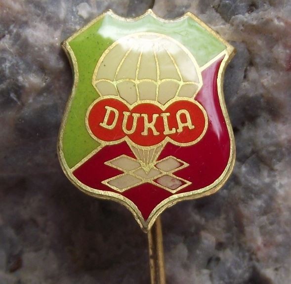 Dukla Czech Parachuting Skydiving Club Members Parachute Crest Pin Badge - Badgecrazy