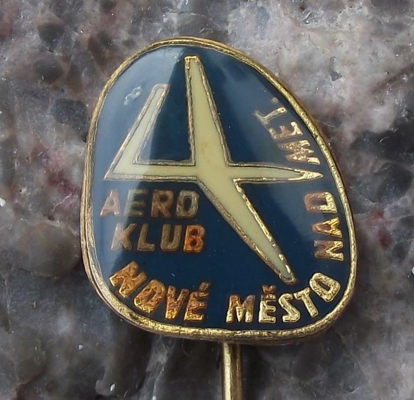 Vintage Aeroklub Nove Mesto Metuji Aircraft Flying Club Glider Gliding Pin Badge - Badgecrazy