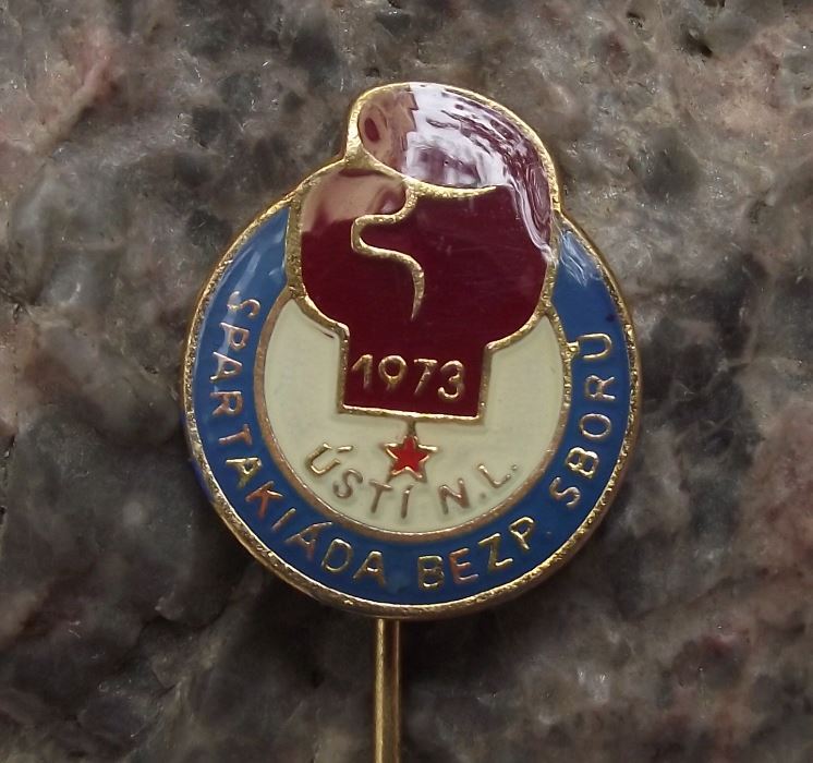 1973 Czechoslovakia Boxing Championships Usti nad Labem Glove Star Pin Badge - Badgecrazy