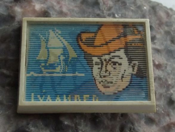 Jonathan Swift Gulliver Travels Lilliput 3D Flicker Wiggle Lenticular Pin Badge - Badgecrazy