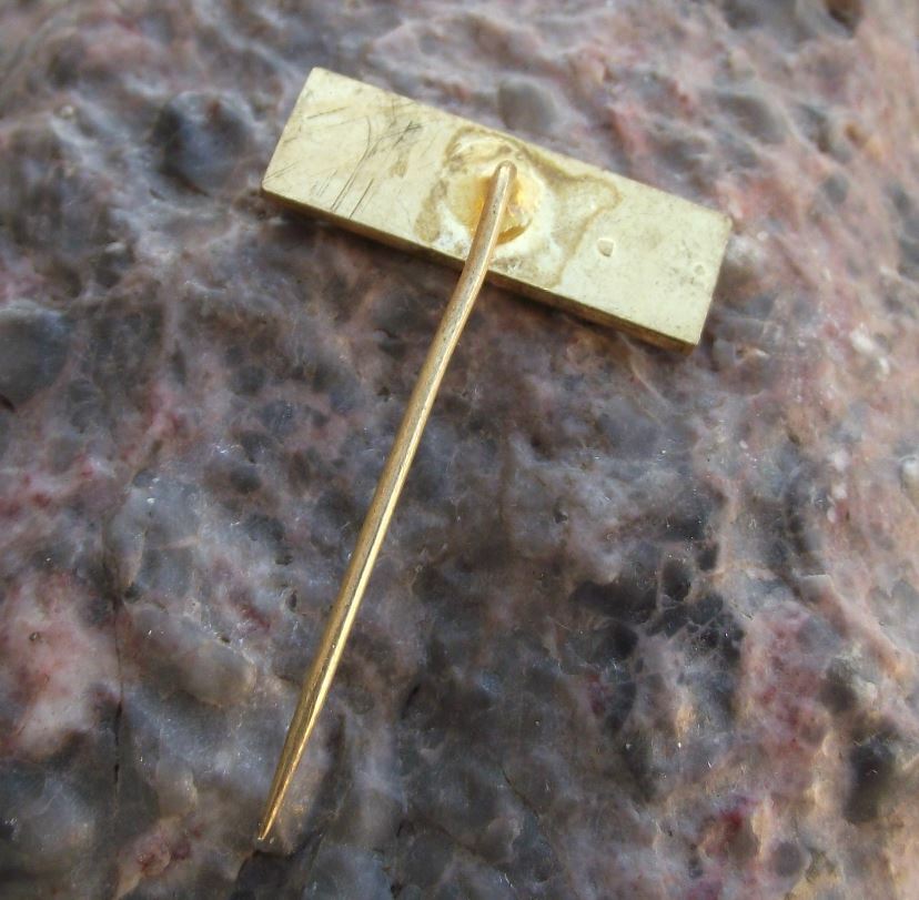 Vintage Vickers Steel Tanks Aircraft Company British Engineering Firm Pin Badge - Badgecrazy