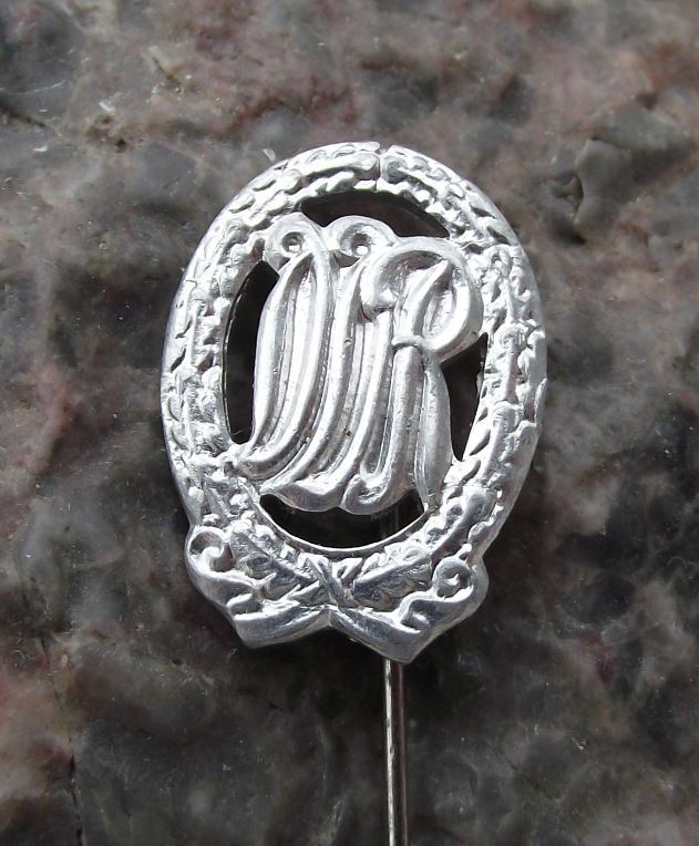 Antique DTSB East German DDR Central Sports Performance Silver Laurels Pin Badge - Badgecrazy