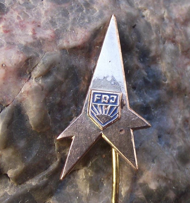 FDJ Freie Deutsche Jugend East Germany MMM Messe Meister Morgen DDR Pin Badge - Badgecrazy