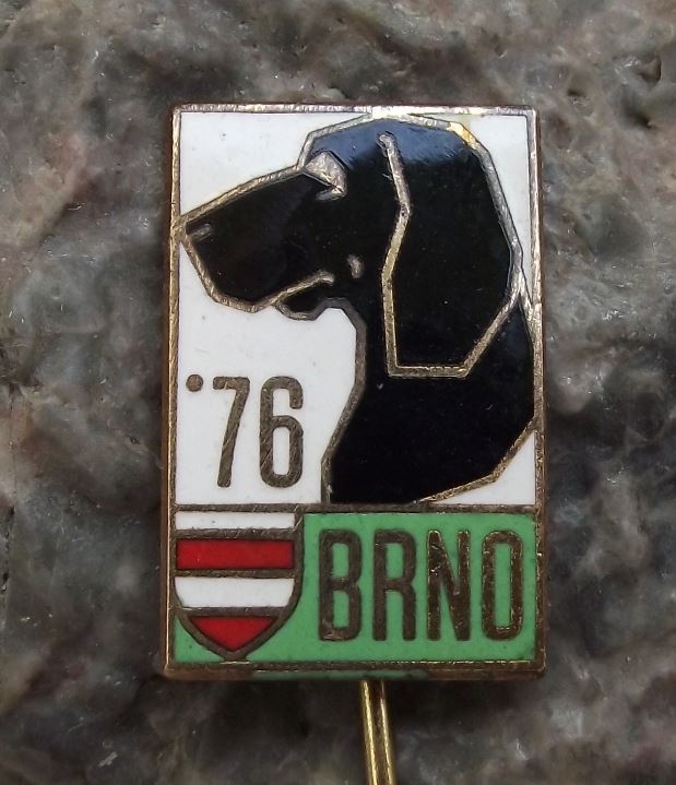 1976 International Dog Breeders Club Show Event Brno Pointer Breed Pin Badge - Badgecrazy