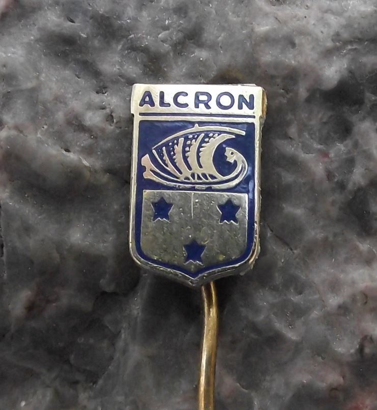 Antique Radisson Blu Alcron Hotel Winston Churchill Charlie Chaplin Pin Badge - Badgecrazy