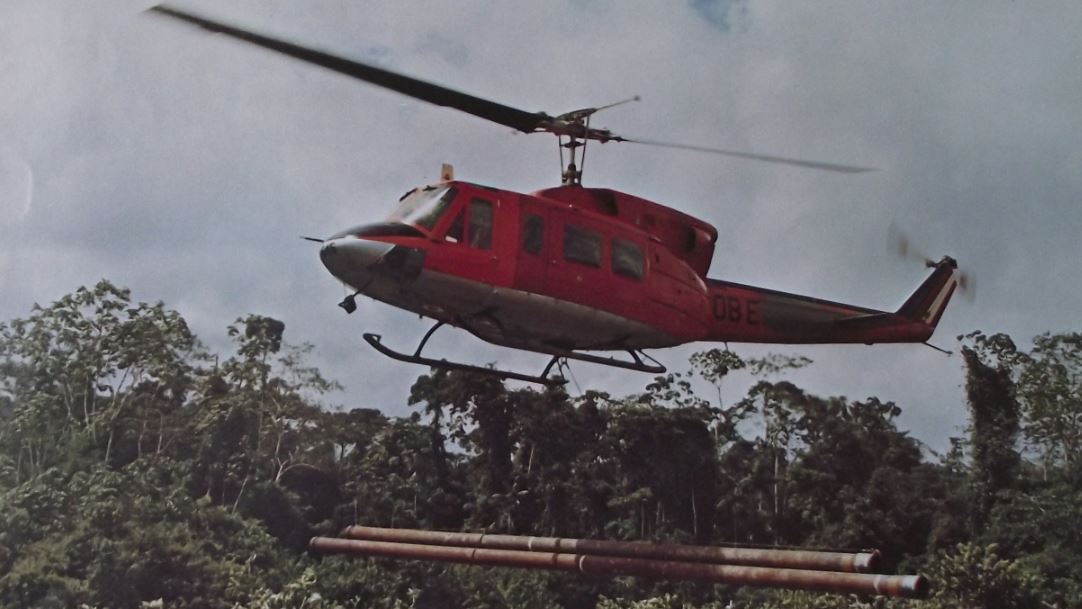 1973 Bell Helicopters Model 212 Jungle Pipe Lifting A4 Colour Advertising Plate - Badgecrazy