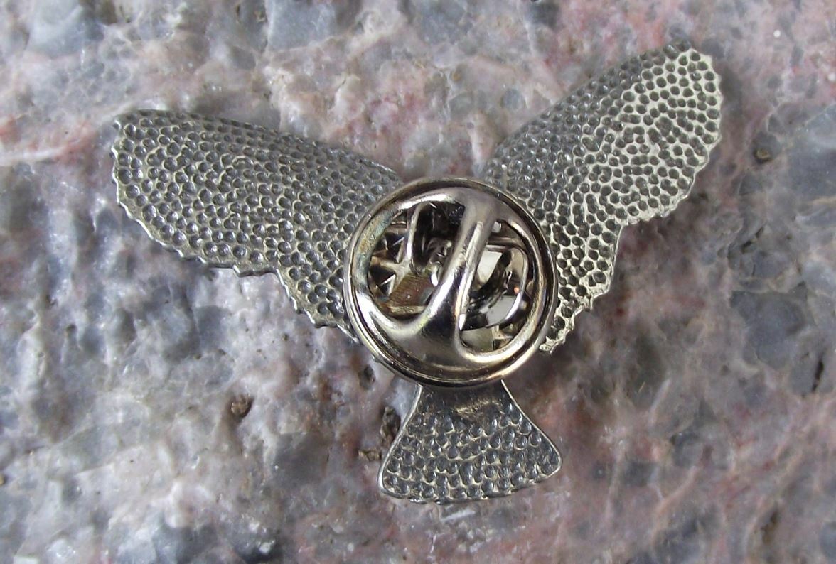 Beautiful Silver Coloured Metal Jewellery Wise Owl Flying Brooch Tie Pin Badge - Badgecrazy