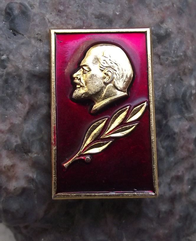 VI Lenin Soviet Union Russian Premier Red Communist Flag Laurel Leaf Pin Badge - Badgecrazy