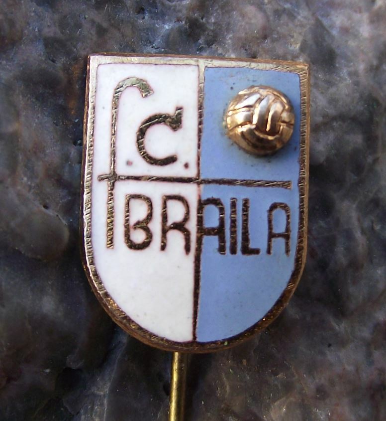 Vintage Dacia Unirea Braila Romania Soccer Football Club Crest 3D Ball Pin Badge - Badgecrazy