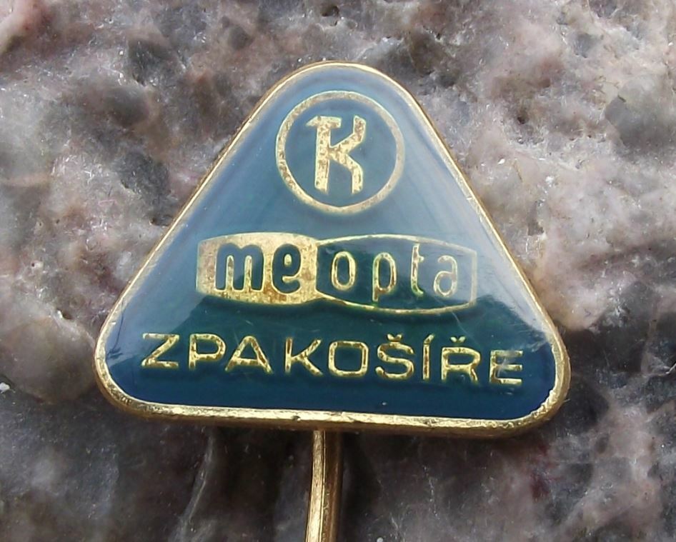 Meopta Camera Viewmaster Firm Zpakosire Factory Advertising Triangle Pin Badge - Badgecrazy