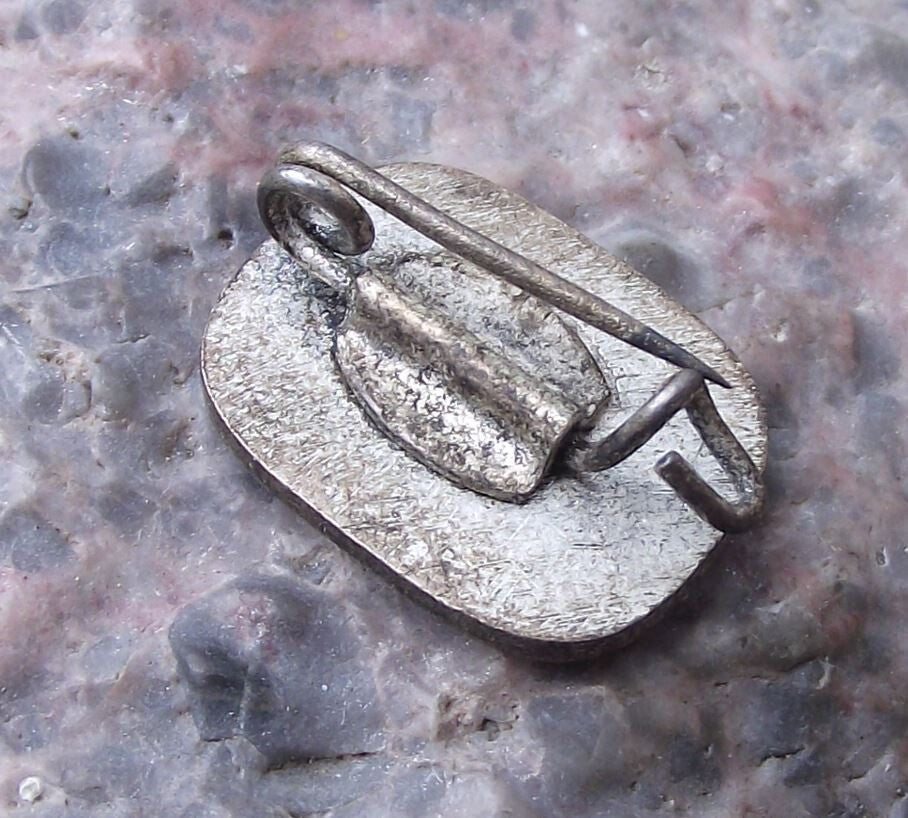 Vintage East Germany DDR VEB Chemiefaserwerk Schwarza Company Logo Pin Badge - Badgecrazy