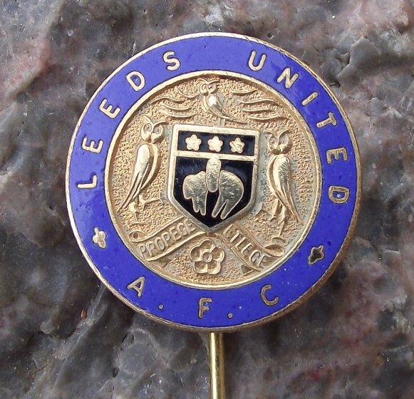 Vintage Leeds United AFC Football Club England Motto Owls Motif Pin Badge - Badgecrazy