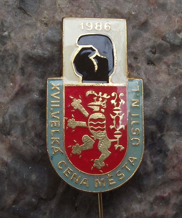 1986 Czechoslovakia Boxing Title Fight Usti nad Labem Glove Lion Pin Badge - Badgecrazy