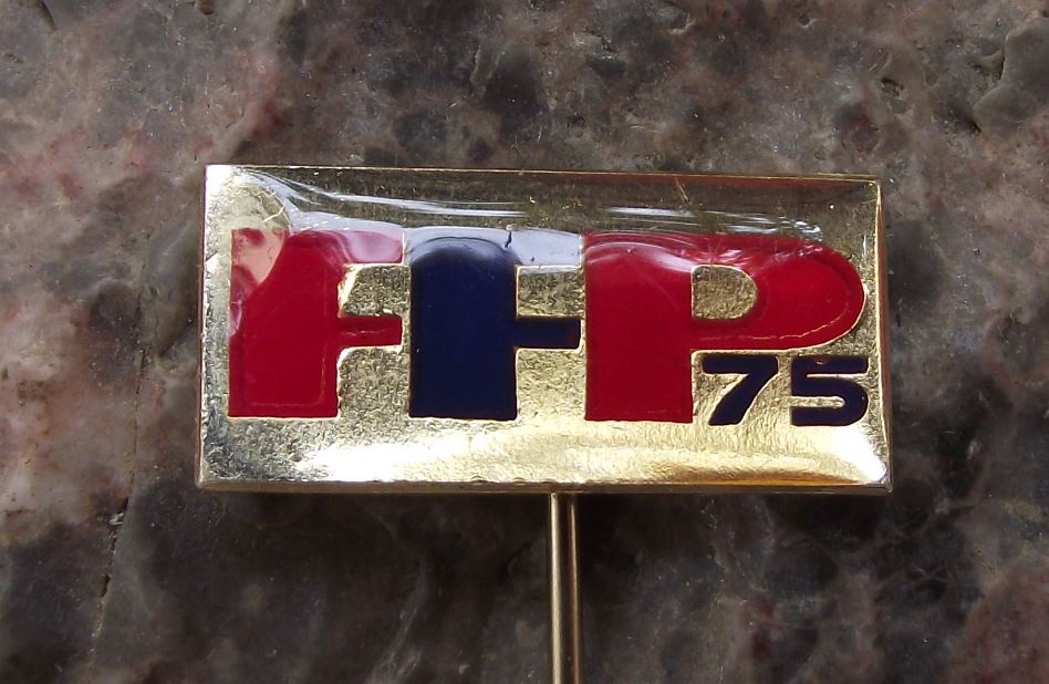 1975 FFP Czech Filmovy Exhibition 26th Communist Workers Film Festival Pin Badge - Badgecrazy