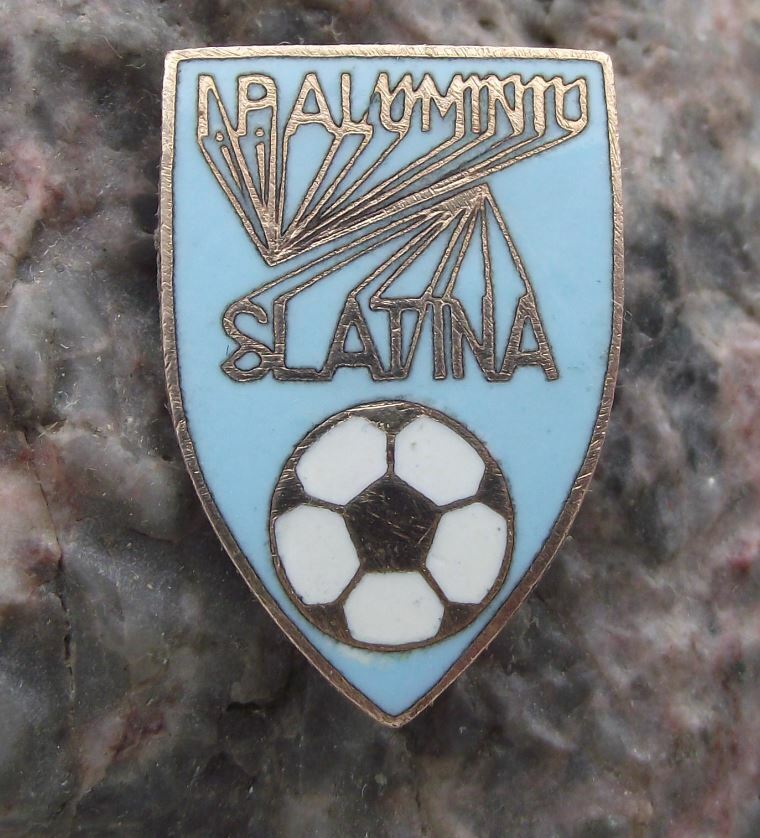 Antique I P Aluminiu Slatina Romania Soccer Football Club Crest Pin Badge - Badgecrazy
