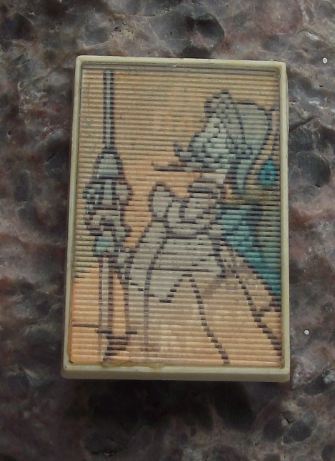 Armoured Knight & Lance vs Beard Fat Man 3D Flicker Wiggle Lenticular Pin Badge - Badgecrazy