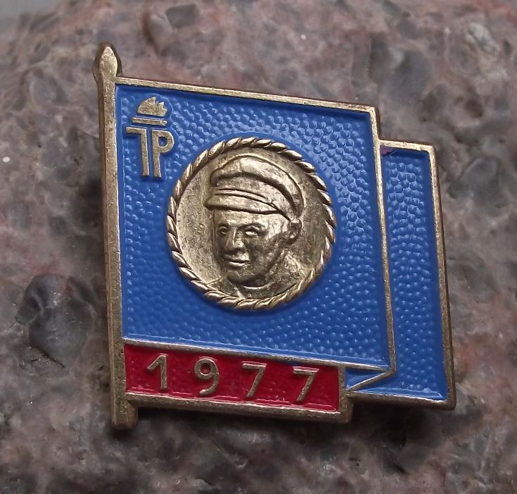 1977 Ernst Thalmann Pioneer Organisation DDR East Germany Blue Flag Pin Badge - Badgecrazy