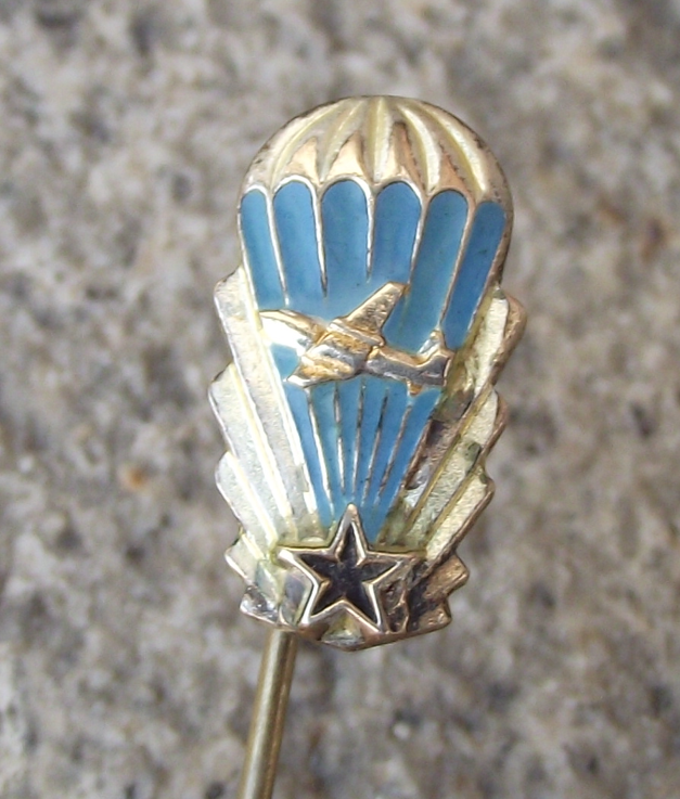 Vintage Czech Military Parachuting Army Parachute Parachutist Red Star Pin Badge - Badgecrazy