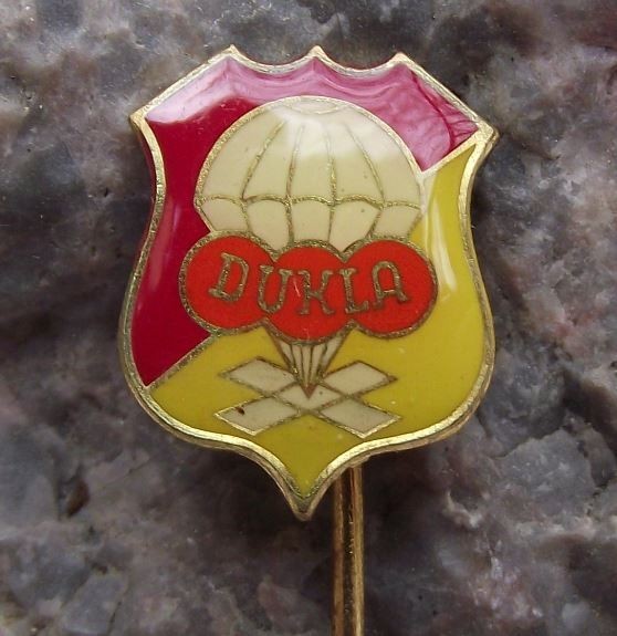 Dukla Czech Parachuting Skydiving Club Members Parachute Crest Pin Badge - Badgecrazy