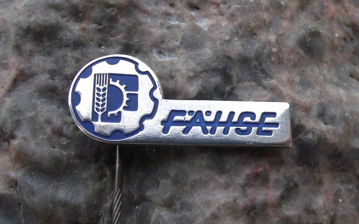 Vintage Fahse Agricultural Seed Drills Farming Machinery German Farm Pin Badge - Badgecrazy