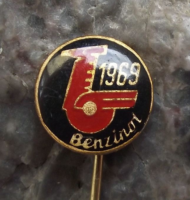 1969 Benzina Fuel Motor Oil Petrol Unipetrol Company Winged Horse Logo Pin Badge - Badgecrazy