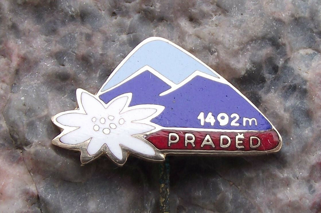 Vintage Praded Mountain 1492m Czechoslovakia Climbers Hiking Souvenier Pin Badge - Badgecrazy