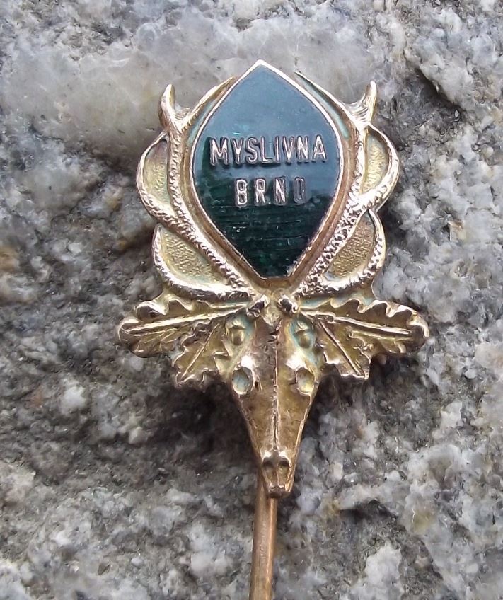 Brno Hunting Cabin Exhibition Deer Stag Skull Hunters Trophy Hunt Pin Badge - Badgecrazy