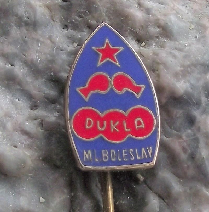 Czechoslovakia Army Boxing Club Dukla Mlada Boleslav Boxers Glove Pin Badge - Badgecrazy
