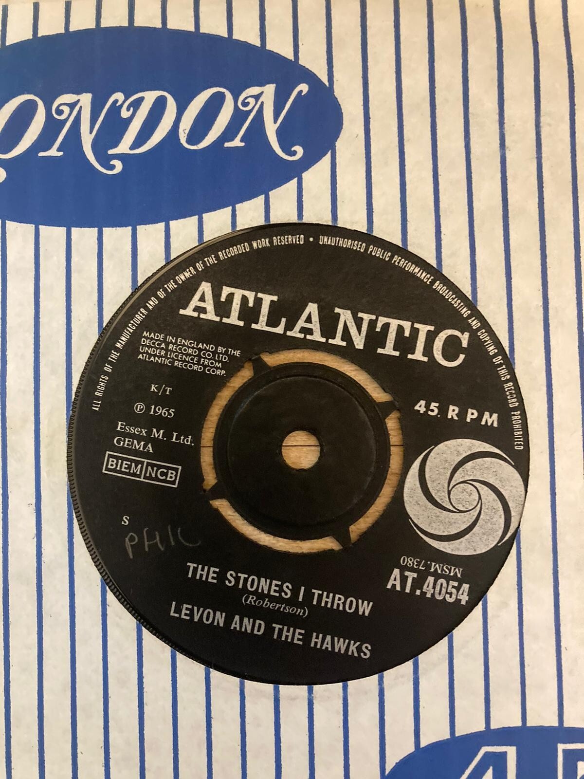 Levon and The Hawks - He don’t love you/The stones I Throw. UK Atlantic ATL 4054 - Badgecrazy
