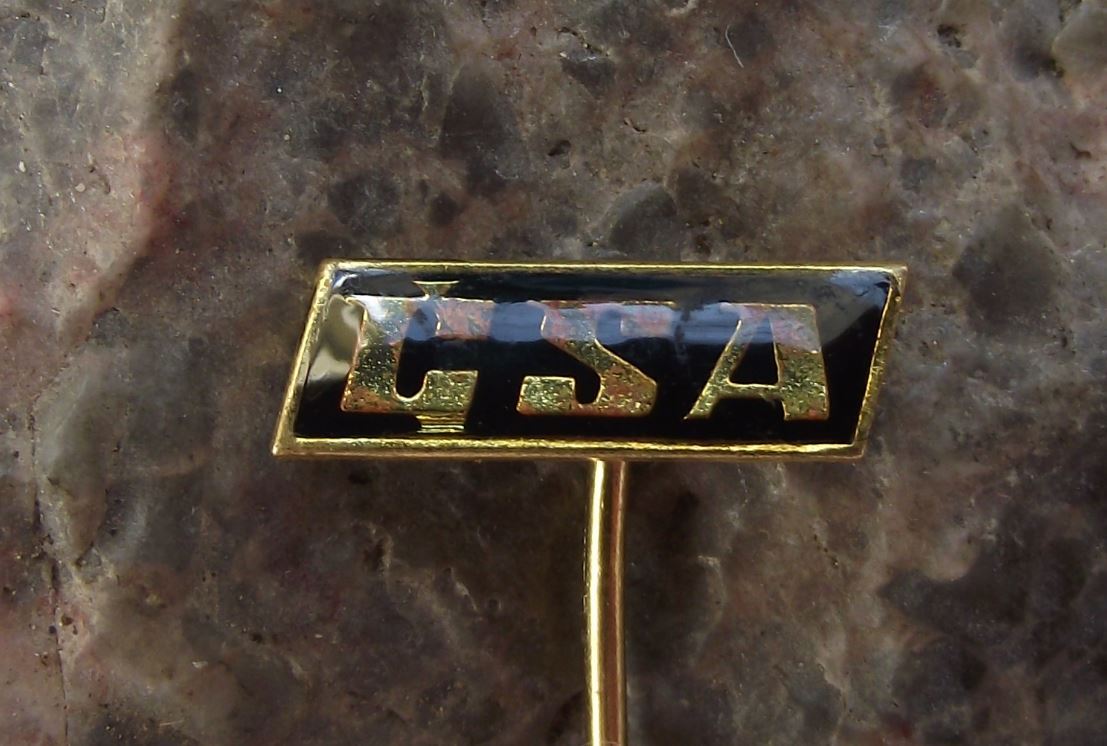 CSA Czech Airlines Czechoslovakia Official Logo Airliner Aircraft Firm Pin Badge - Badgecrazy