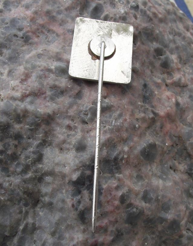 Rare UNIVAC Pioneering Historic Computer Mainframe Computing Company Pin Badge - Badgecrazy