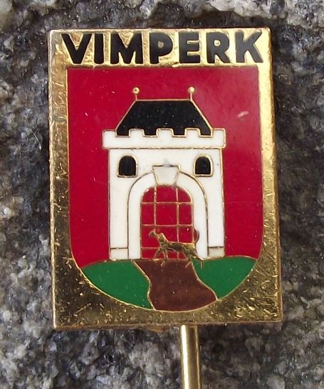 Vimperk Castle Keep & Dog Guarding Portcullis Czech Heraldic Shield Pin Badge - Badgecrazy