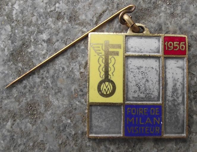 1956 Foire de Milan Milan Fair Expo Visiteur Metal Visitor Badge Number 17948 - Badgecrazy